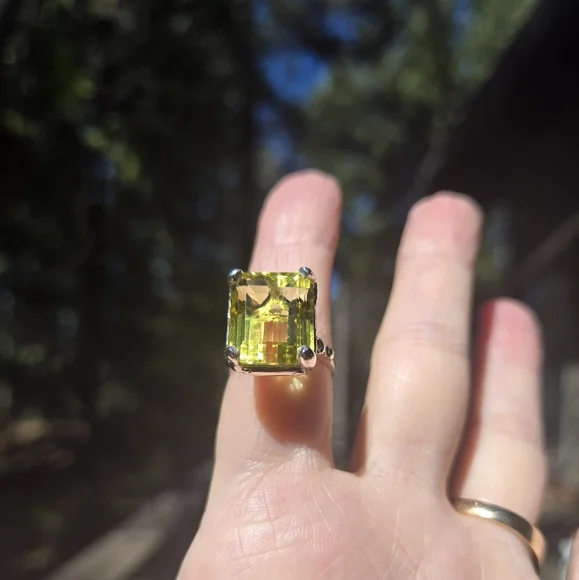 Lemon 🍋 Quartz emerald cut 13k & peridot sterling ring sz7